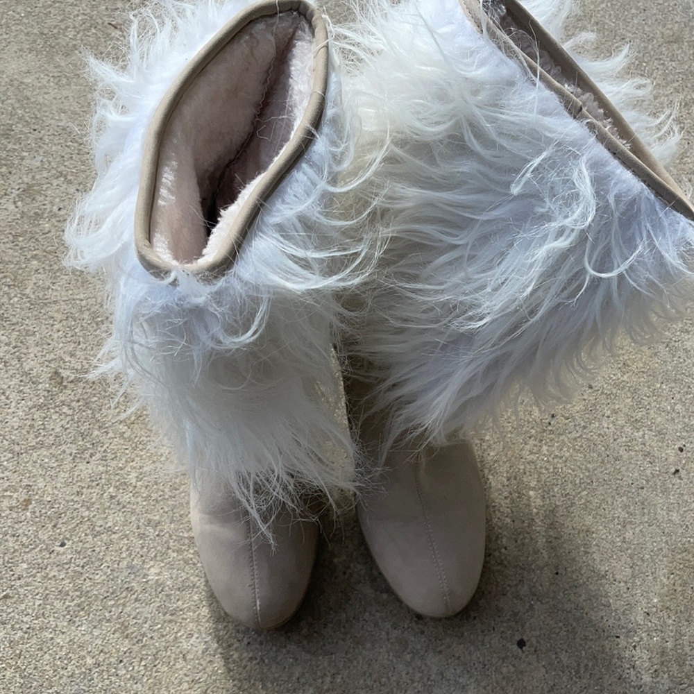 Size 9 Cream wedge boots with white fur